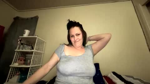 Snapshot of lickmelolliee chatting on December 2024 11:28:01 AM AllieAustyn online show from December 2024 11:28:01 AM