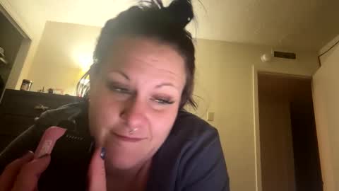 Snapshot of lickmelolliee chatting on January 2025 09:05:01 AM AllieAustyn online show from January 2025 09:05:01 AM