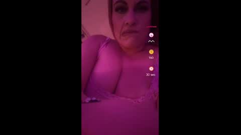Snapshot of lickmelolliee chatting on April 2026 04:44:02 AM AllieAustyn online show from April 2026 04:44:02 AM
