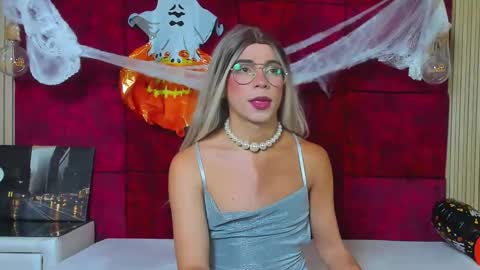 liiacollins online show from October 2025 07:51:01 PM