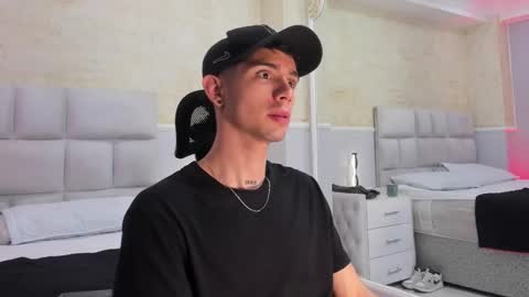 L I I A M online show from February 2025 10:21:02 AM