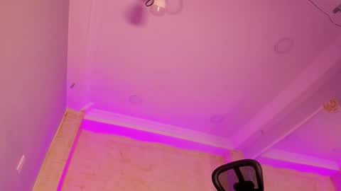 L I I A M online show from February 2025 07:23:02 AM