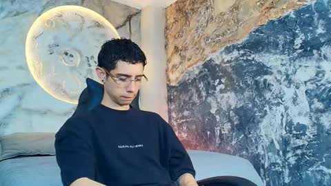 L I I A M online show from September 2025 06:52:01 PM