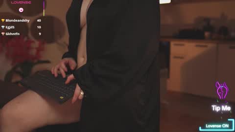 likaaberry online show from October 2025 03:14:02 PM