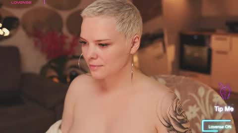 likaaberry online show from November 2025 04:03:01 AM