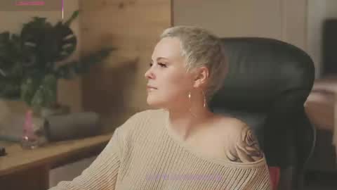 likaaberry online show from November 2025 02:11:01 PM