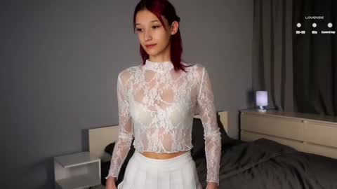 Snapshot of likalens chatting on November 2025 11:44:01 AM Emi online show from November 2025 11:44:01 AM