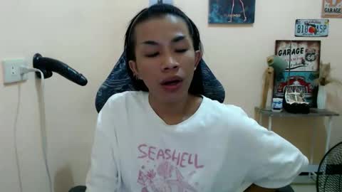 Snapshot of likliklicklengleng chatting on December 2025 08:52:01 AM Leng online show from December 2025 08:52:01 AM