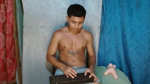 Snapshot of lil_condor_baby chatting on September 2025 01:53:02 AM lil_condor_baby online show from September 2025 01:53:02 AM