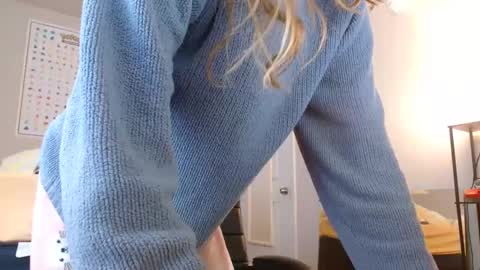 Snapshot of lil_gem chatting on January 2025 08:07:02 PM lil gemmie online show from January 2025 08:07:02 PM