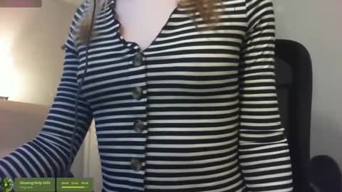 Snapshot of lil_gem chatting on October 2025 10:40:02 PM lil gemmie online show from October 2025 10:40:02 PM