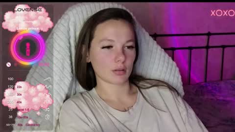 Snapshot of lil_luna_x chatting on December 2024 06:28:02 PM little moon online show from December 2024 06:28:02 PM