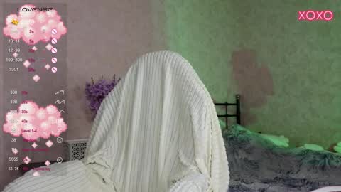 Snapshot of lil_luna_x chatting on October 2025 05:08:02 AM little moon online show from October 2025 05:08:02 AM