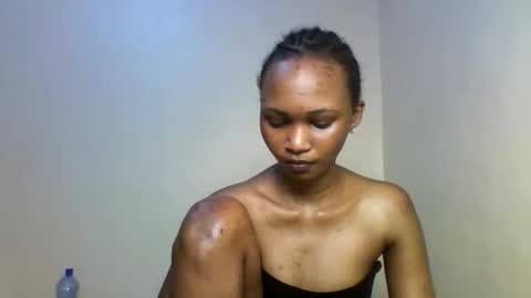 Snapshot of lil_miss9 chatting on November 2025 01:48:01 PM Lil miss online show from November 2025 01:48:01 PM