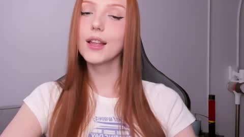 Snapshot of lil_pumpkinpie chatting on February 2025 10:51:01 AM Val online show from February 2025 10:51:01 AM