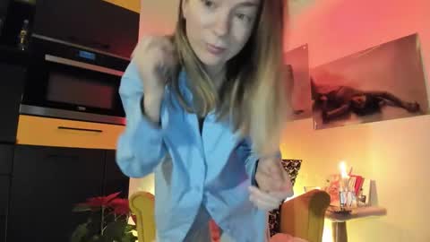 Snapshot of lil_uff chatting on December 2025 10:18:02 PM aka princessmaya online show from December 2025 10:18:02 PM