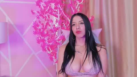 lila noa online show from September 2025 08:00:02 PM