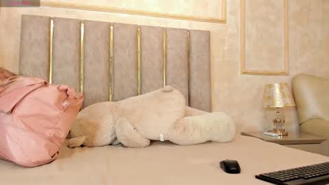 lila bailey  online show from February 2025 07:30:02 PM