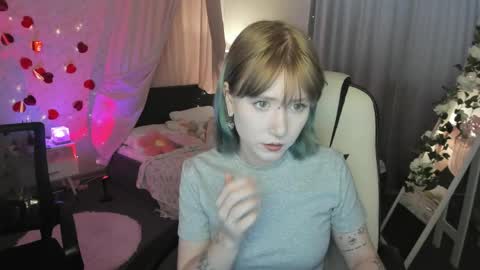 Snapshot of lilac_muse chatting on May 2026 03:59:01 AM Lili online show from May 2026 03:59:01 AM