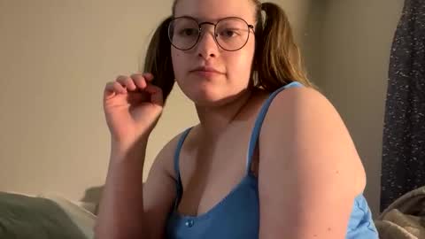 lilaccandy online show from November 2025 02:32:01 AM