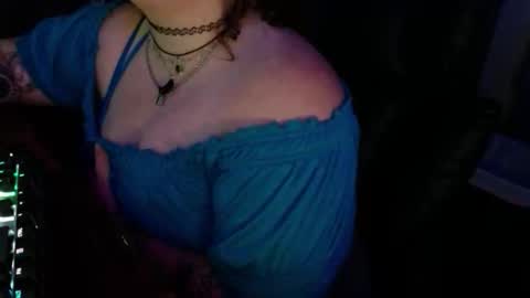 Snapshot of lilbunbabyviolet chatting on June 2026 06:25:01 AM violet online show from June 2026 06:25:01 AM