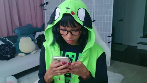 Snapshot of lileviemarie chatting on October 2025 02:51:02 AM evie online show from October 2025 02:51:02 AM