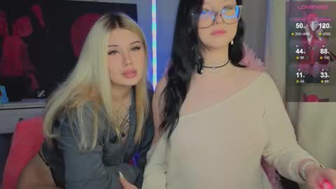 Nika and Lori online show from November 2025 04:49:01 PM