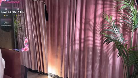 Lili online show from September 2025 10:39:02 AM