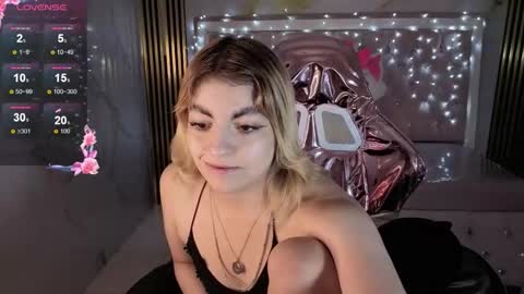 Lili online show from November 2025 03:39:01 AM