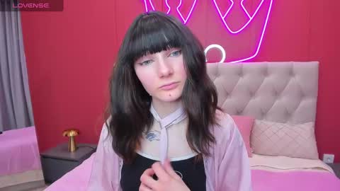 Lilli  follow me kiss online show from February 2025 09:00:02 AM