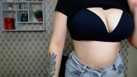 Snapshot of lilianalips chatting on November 2025 09:41:01 AM Liliana online show from November 2025 09:41:01 AM