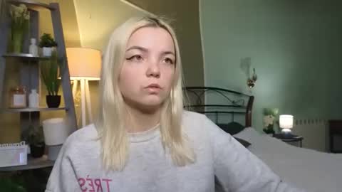 Lilie online show from February 2025 06:54:01 AM