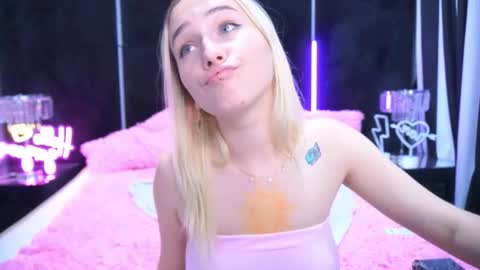 Snapshot of lilielfie chatting on October 2025 03:00:01 PM lilielfie online show from October 2025 03:00:01 PM