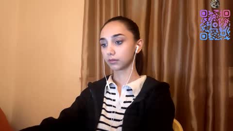 Snapshot of lilihalvorsen chatting on October 2025 10:21:02 PM Lina online show from October 2025 10:21:02 PM