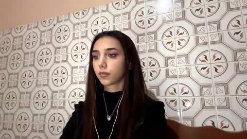 Snapshot of lilihalvorsen chatting on November 2025 10:10:02 PM Lina online show from November 2025 10:10:02 PM