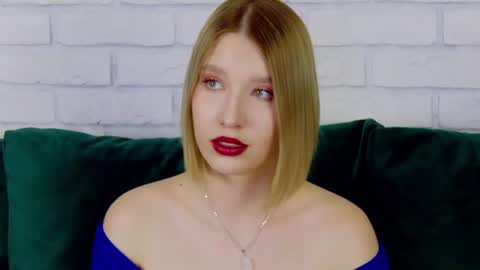 LiliLinn online show from February 2025 12:37:01 PM