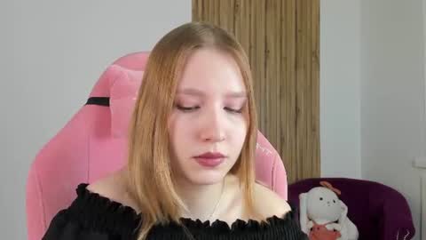 LiliLinn online show from August 2026 04:22:01 AM