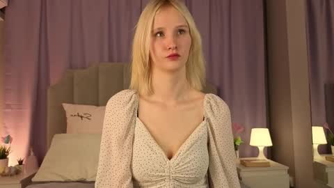 LiliMew online show from April 2026 03:24:01 AM