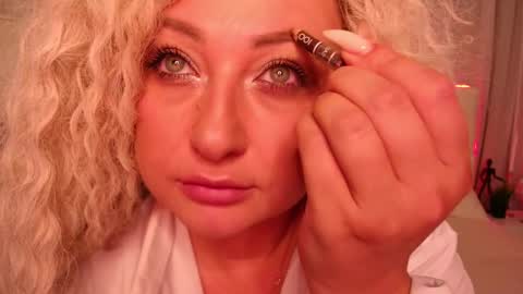 Lilit online show from September 2025 05:18:02 PM