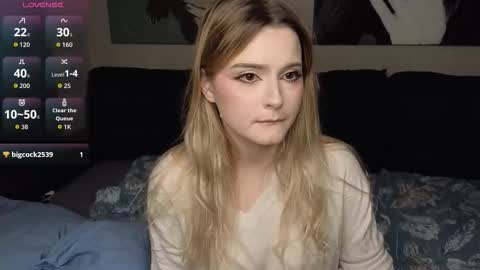 Luna online show from November 2025 12:30:01 AM