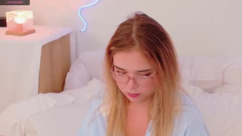 Lilith Bonheur online show from December 2025 12:49:02 AM