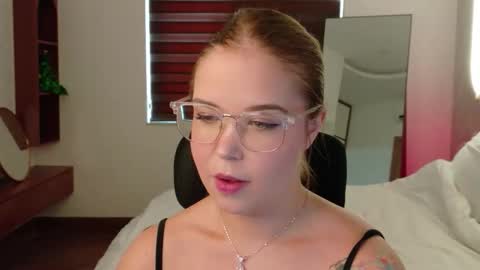 Lilith Bonheur online show from April 2026 12:19:02 AM