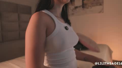 lilith_sage_ online show from April 2026 07:37:02 PM