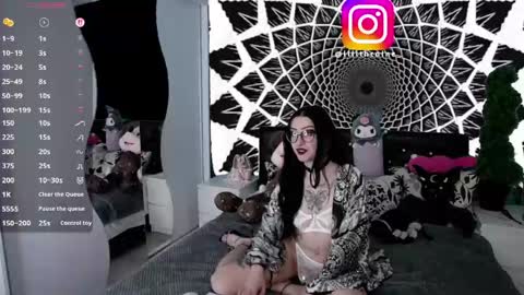 Lilith Caine online show from April 2026 04:45:02 PM