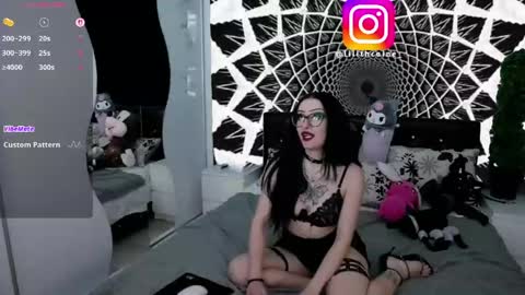 Lilith Caine online show from April 2026 09:48:02 PM