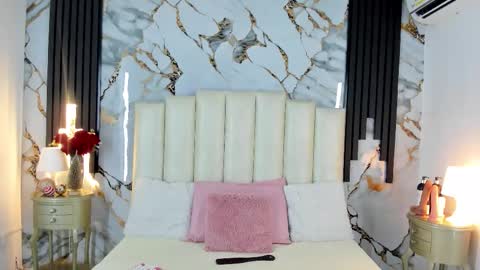 Lilith  online show from December 2025 05:34:02 AM