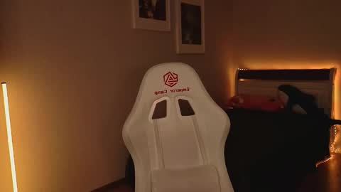 OLIVIAPVT IS OPEN online show from November 2025 08:41:01 AM