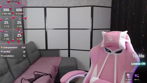 Lillian online show from February 2025 12:25:02 PM