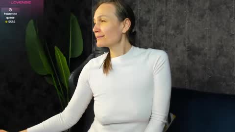 lillian_white1 online show from April 2026 01:06:01 AM