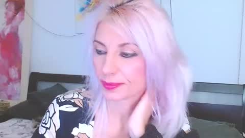 Lara online show from February 2025 08:15:01 PM